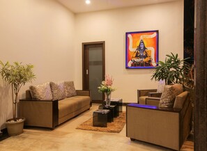 Coin salon dans le hall