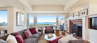 Elegant golfbane hjem m / badestamp, dekk og havutsikt - nær byen, strender!