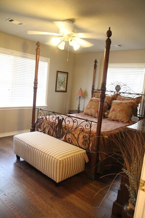 7 bedrooms, in-room safe, desk, iron/ironing board