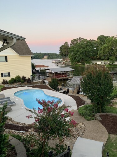 Lake Hamilton luxury lake house! New spa and pool with optional heat ready! 