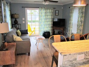 Smart TV, books - Newly Remodeled • Linens Included • Beach Gear Provided! (Surfside Beach)