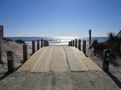 GRANDES PRECIOS - RECIENTEMENTE REMODELADO --- ROPA GRATUITA --- ¡EQUIPO DE PLAYA GRATUITO!