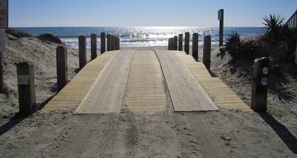 SUURET HINNAT - UUDELLEEN UUDELLEEN REMODELOITUUT --- ILMAISET LINENIT --- ILMAINEN RANNASVARUSTE!