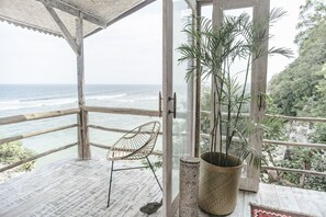 Suite, privat bad, ved havkanten | Balkong