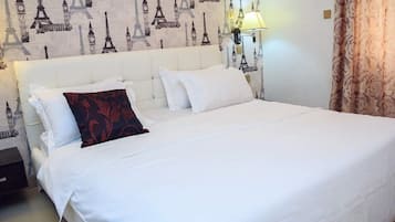 Roupas de cama premium, frigobar, individualmente decorados