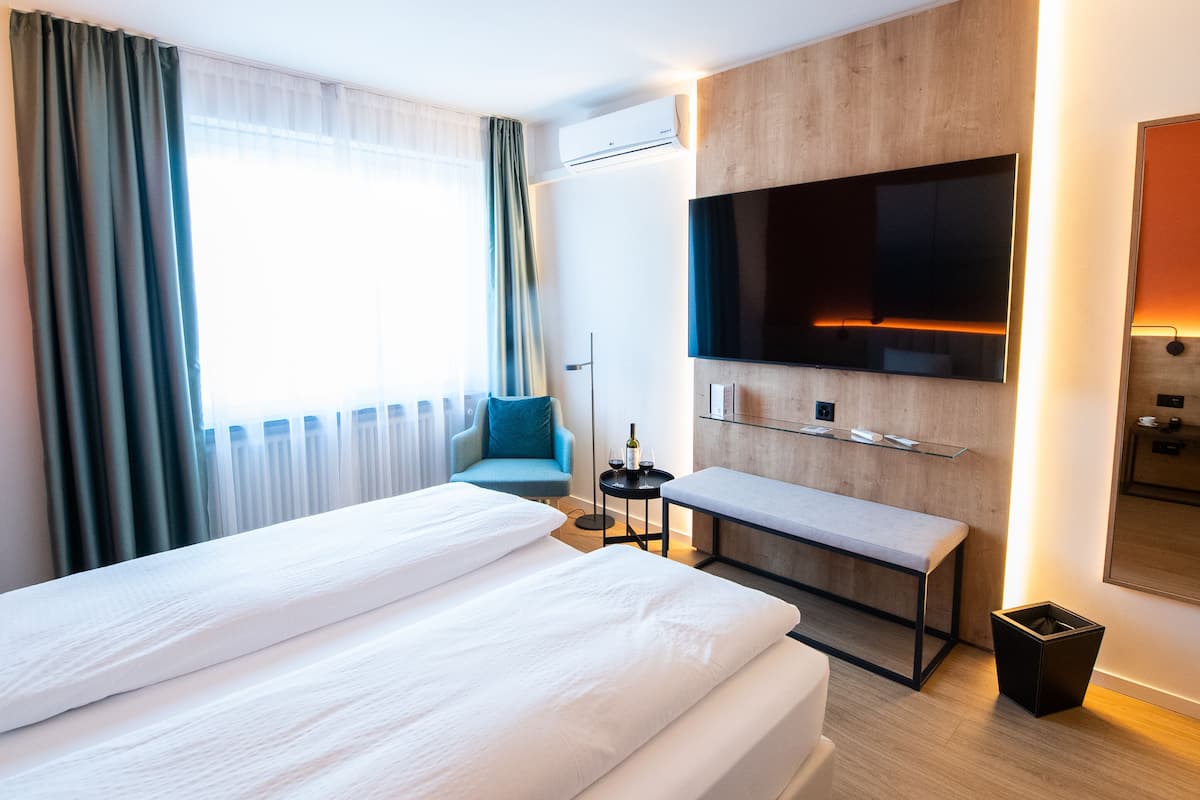 basic double room | 1 bedroom, down duvets, in-room safe, free wifi