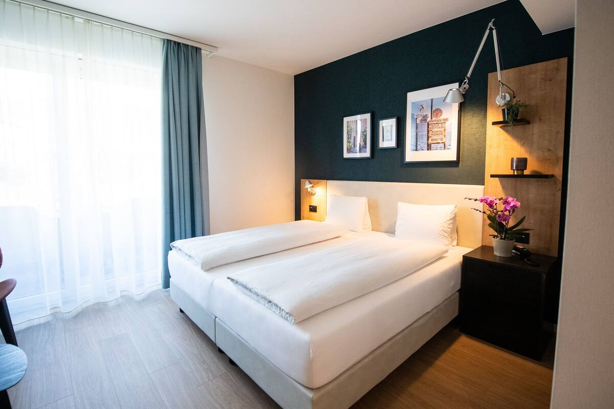 basic triple room | 1 bedroom, down duvets, in-room safe, free wifi