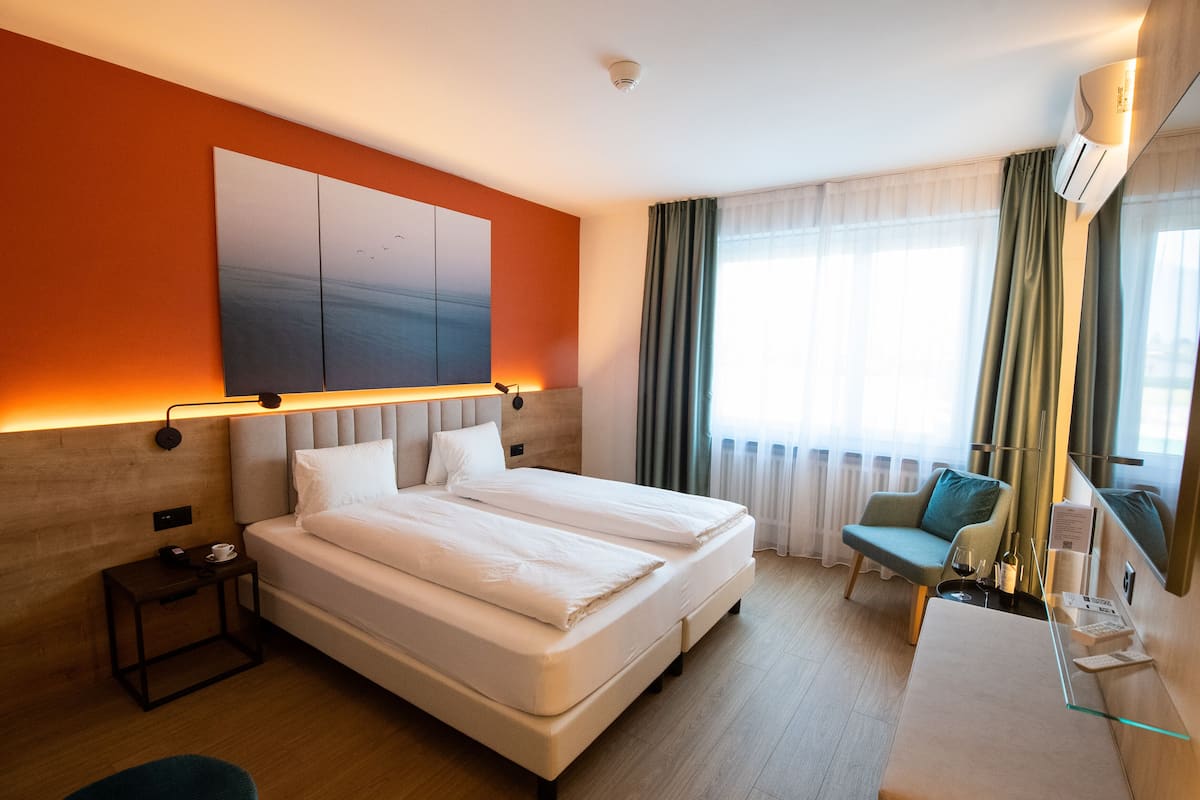 Basic Double Room | Down comforters, in-room safe, free WiFi