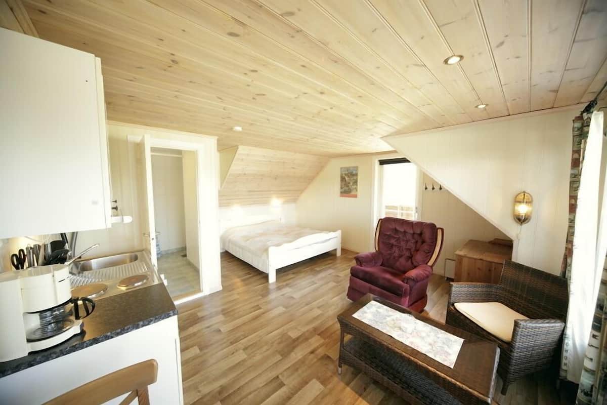 Studio (Bed Linen and Towels Not Included) | Individually decorated, individually furnished