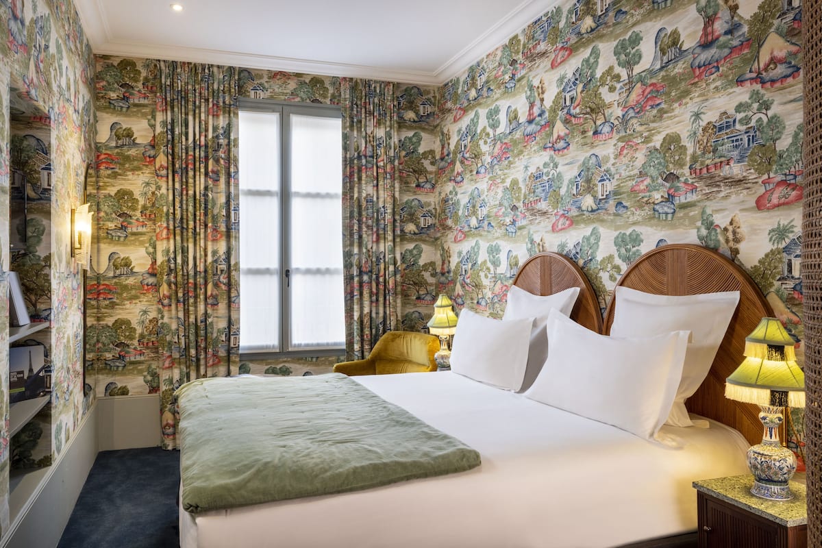 Klassieke kamer | Luxe beddengoed, een kluis op de kamer, geluiddichte muren