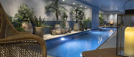 Piscine intérieure