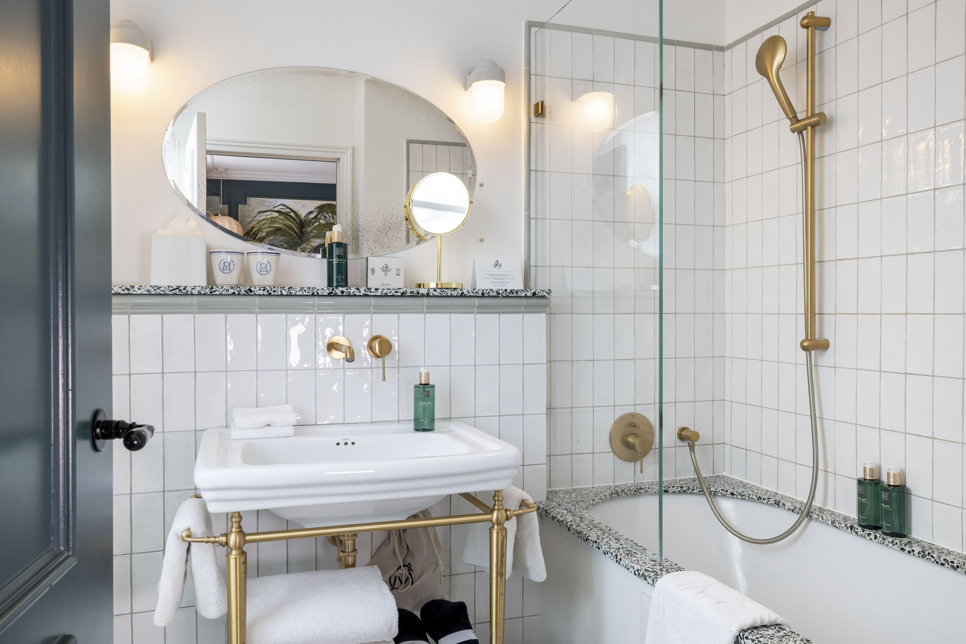 superior double room | bathroom | free toiletries, hair dryer, bathrobes, slippers