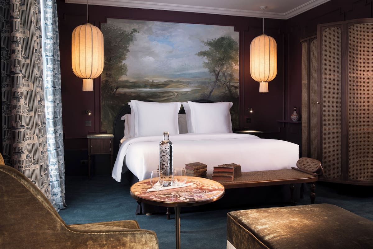 Deluxe tweepersoonskamer | Luxe beddengoed, een kluis op de kamer, geluiddichte muren