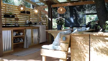 Tree House (Shere Khan) | Cuisine privée | Réfrigérateur dans l'espace commun, micro-ondes dans l'espace commun