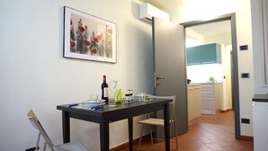 Comfort Apartment, 2 Bedrooms, City View | In-room dining - Pieros'apartment (Lucca)
