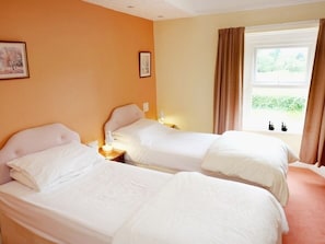 Chambre avec lits jumeaux, salle de bain attenante (Shower over Bath) | Divers