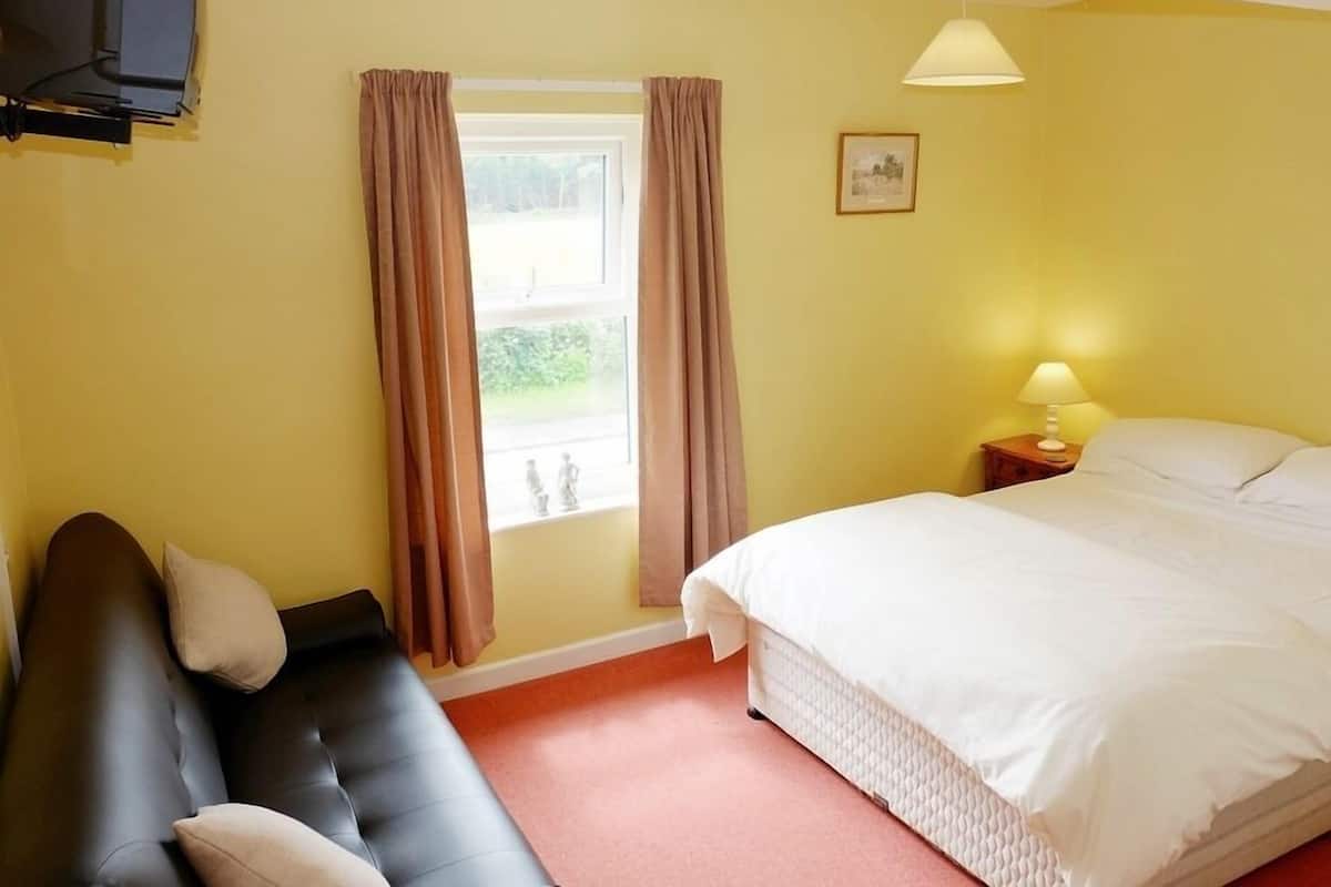 Habitación doble, baño privado (Bed Settee ) | 1 dormitorio