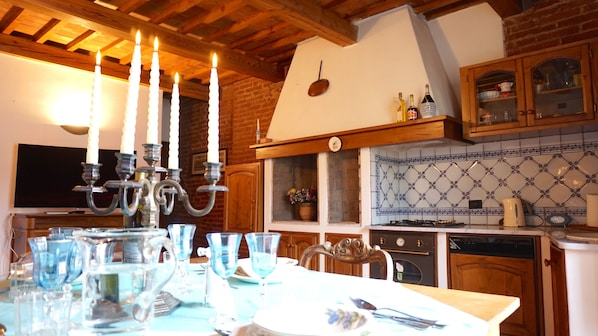 Deluxe-Apartment, 1 Schlafzimmer, Kochnische, Stadtblick | Eigene Küche | Kühlschrank, Mikrowelle, Herdplatte, Geschirrspüler