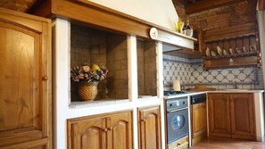 Deluxe-Apartment, 1 Schlafzimmer, Kochnische, Stadtblick | Eigene Küche | Kühlschrank, Mikrowelle, Herdplatte, Geschirrspüler