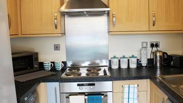 Luxury Apartment, 2 Bedrooms | Private kitchen | Fridge, microwave, oven, dishwasher