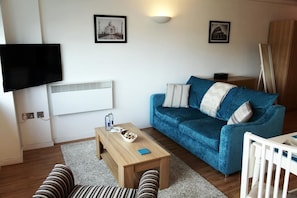 Flat-screen TV - Marco Polo Suite (Nottingham)