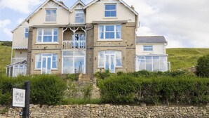 A two-story hotel with a stone facade, multiple windows, and a balcony. - Cleeve Hill Hotel (Cheltenham)