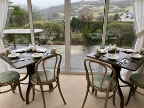 Free daily full breakfast - Cleeve Hill Hotel (Cheltenham)