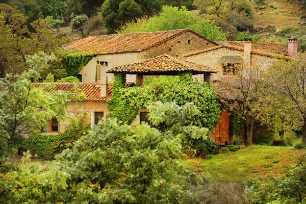 Vista frontal de la propiedad