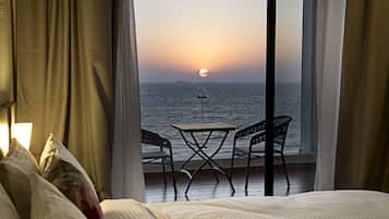 Minibar, in-room safe, individually decorated, individually furnished