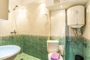 Business Studio, 1 King Bed | Bathroom - Studio Sofia (Sofia)