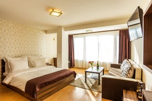 Minibar, bureau, chambres insonorisées, fer et planche à repasser