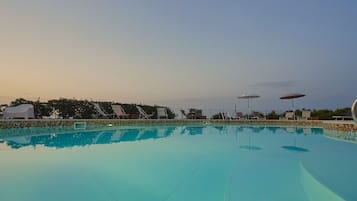 Seasonal outdoor pool, pool umbrellas, sun loungers