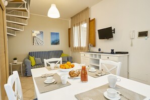 Apartment, 2 Bedrooms | Private kitchenette | Fridge, microwave, oven, stovetop - Riva Sea Apartments (Castellammare del Golfo)