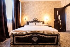 Deluxe Apartment, 1 King Bed | 1 bedroom, minibar, desk, soundproofing - Grand Suite Sofia (Sofia)