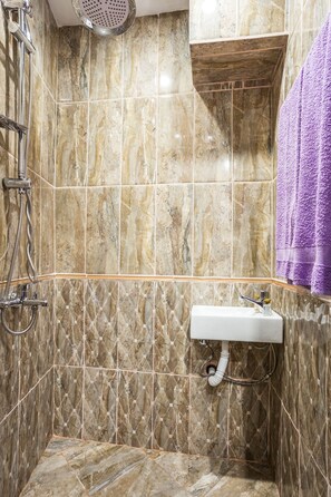 Deluxe Apartment, 1 King Bed | Bathroom | Shower, free toiletries, towels - Grand Suite Sofia (Sofia)