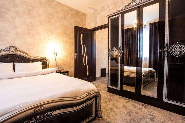 Apartamento Deluxe, 1 cama de matrimonio grande | 1 dormitorio, minibar, escritorio y sistema de insonorización