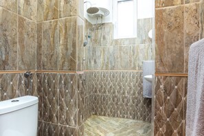 Luxury Apartment, 2 Bedrooms | Bathroom | Shower, free toiletries, towels - Deluxe Suite Sofia (Sofia)