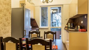 Luxury Apartment, 2 Bedrooms | In-room dining - Deluxe Suite Sofia (Sofia)