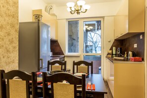 Luxury Apartment, 2 Bedrooms | In-room dining - Deluxe Suite Sofia (Sofia)