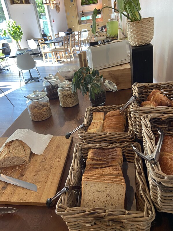 Daily buffet breakfast (EUR 15.90 per person)