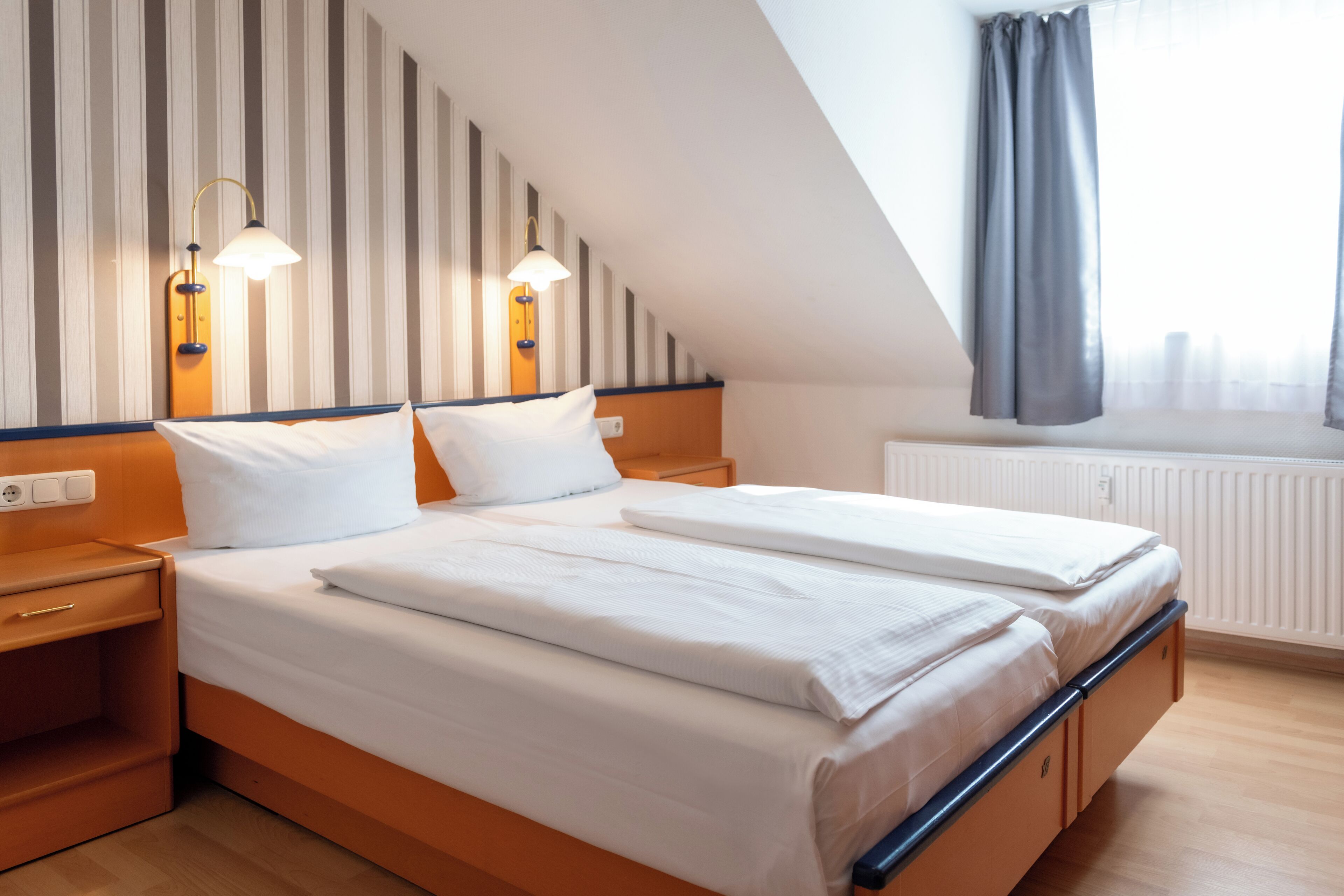 standard double room | minibar, in-room safe, desk, iron/ironing board