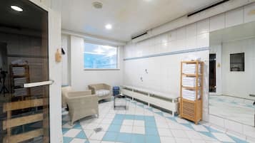 Sauna, steam room