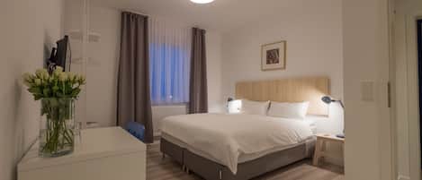 Ropa de cama de alta calidad y escritorio