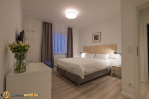 Premium bedding, desk, iron/ironing board (on request), WiFi (free) - easy&cosy Cityroom Gelsenkirchen (Gelsenkirchen)