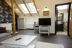 Casa adosada exclusiva, 3 habitaciones, terraza | Sala de estar | Una televisión de pantalla plana