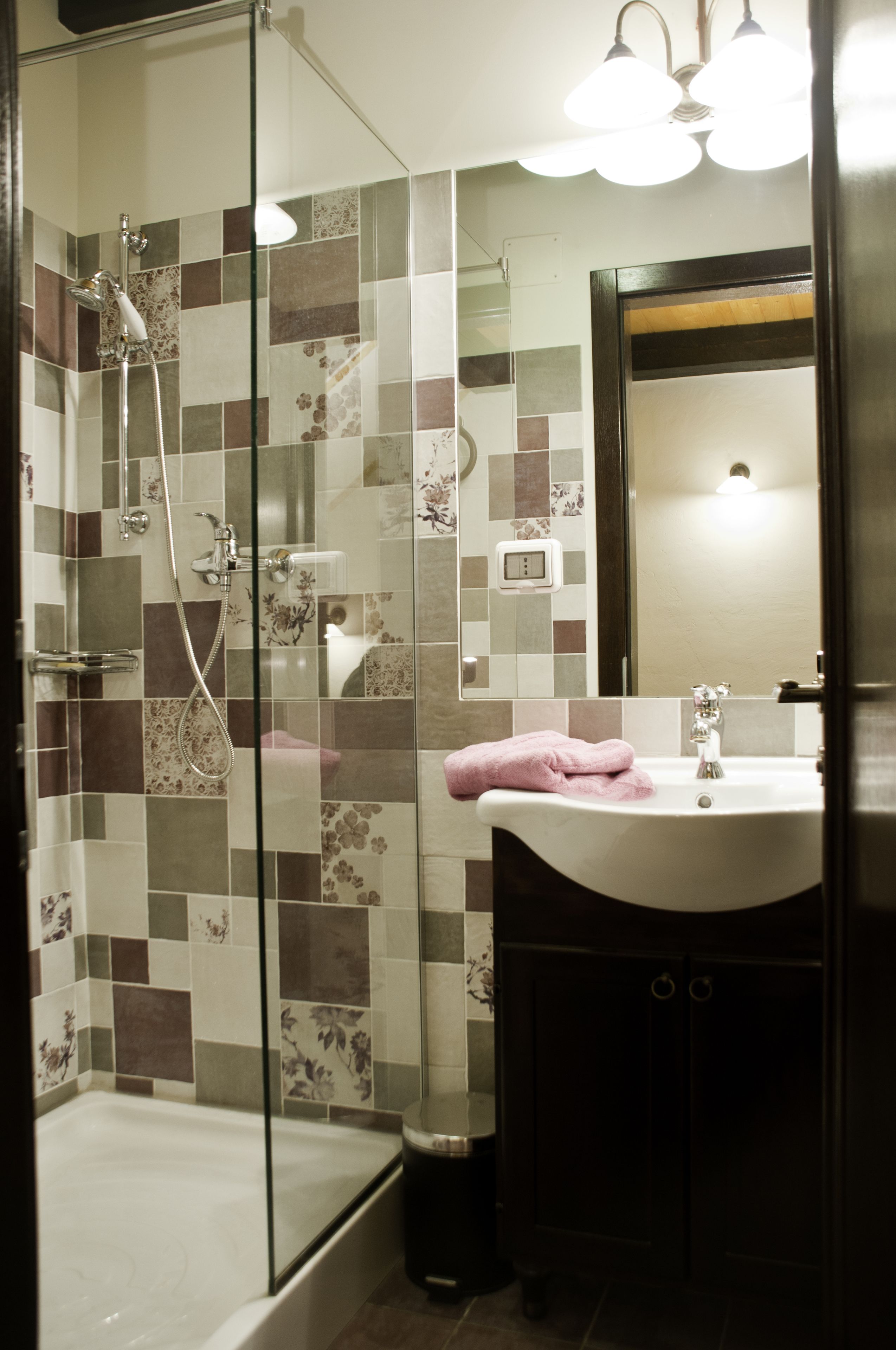Casa de ciudad exclusiva, 3 habitaciones, Terraza | Baño | Regadera, amenidades de baño gratuitas, secadora de cabello, pantuflas 