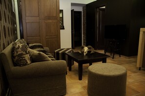 Family Apartment, 1 Bedroom | Living room | Flat-screen TV - Arina Apartments (Brasov)