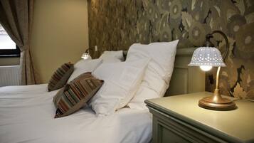 1 bedroom, individually decorated, individually furnished