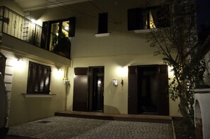 Façade de lâhĂ©bergement - soirĂ©e/nuit