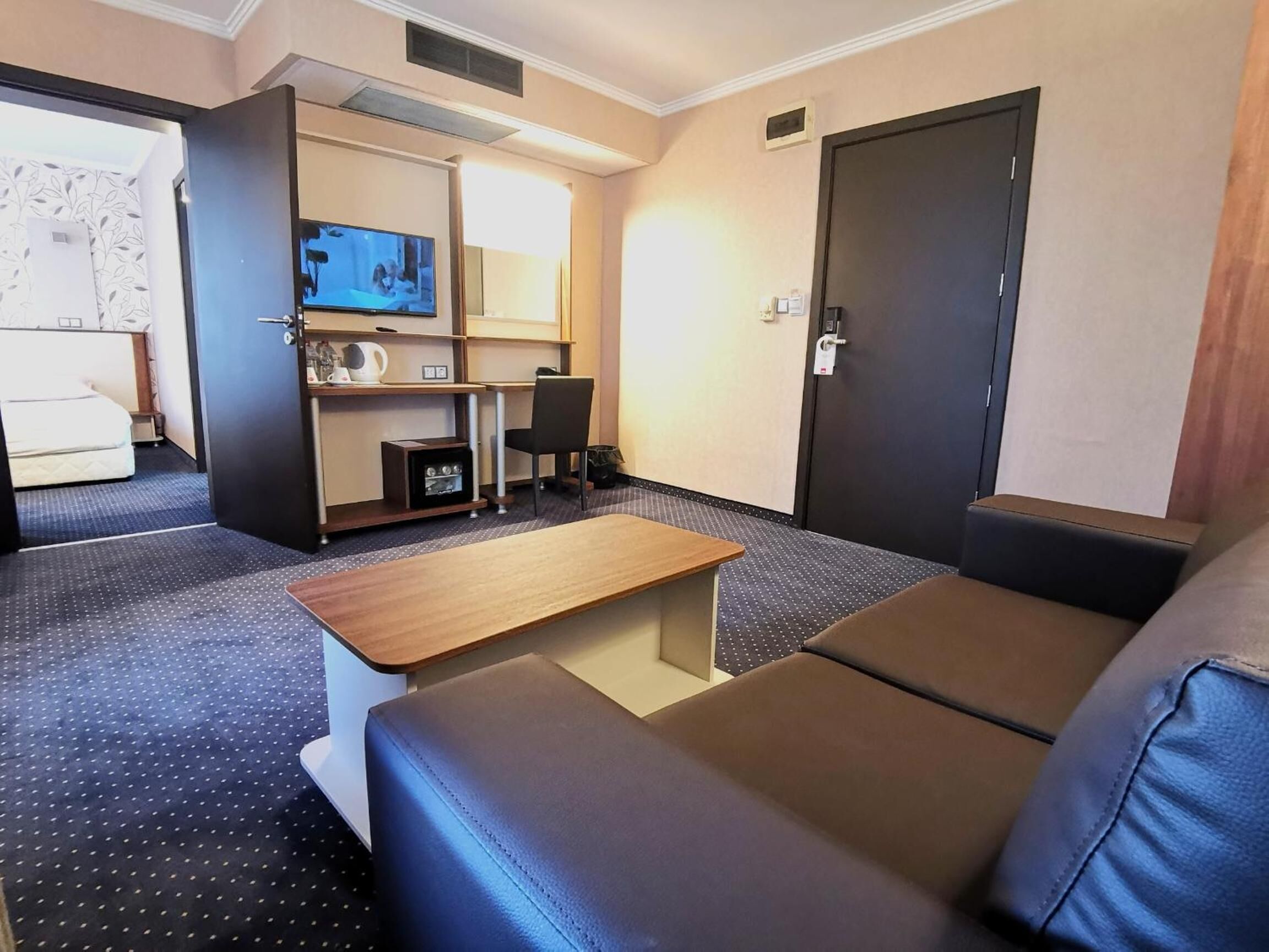 22-inch led tv with digital channels, tv